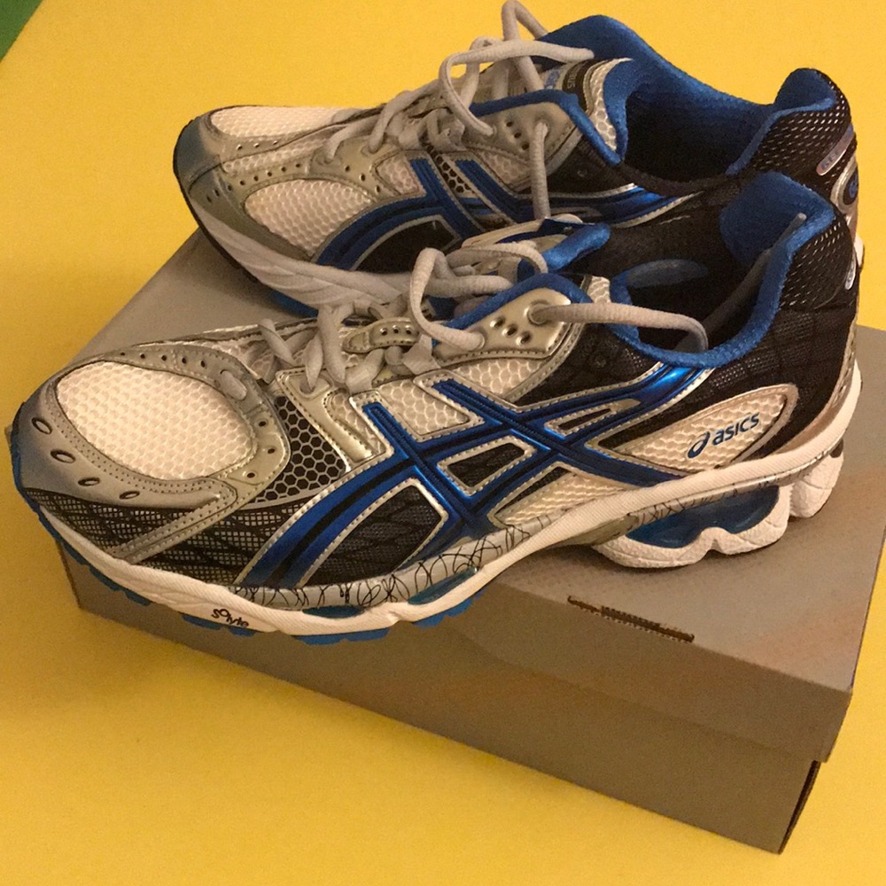 NWT ASICS  Gel Nimbus 10 Cushion Running Shoe 10